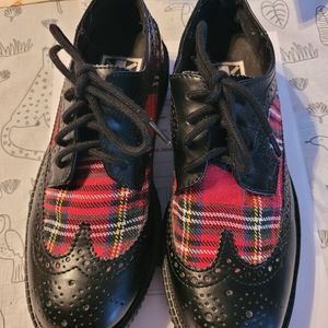 Tuks Red Plaid Creeper Size 7